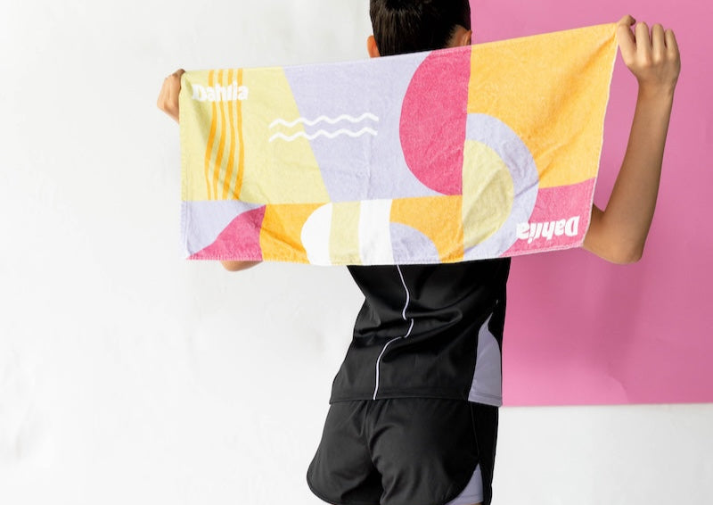 Dahlia オリジナルフェイスタオル|新体操モチーフ幾何学柄&ロゴ入り